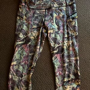 Lululemon like new camouflage leggings/capris luxtreme